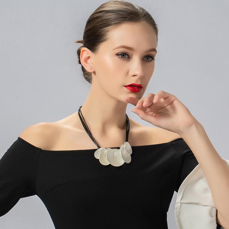 Chains Women Necklace Geometric Top Quality Double Collar Leather Choker For Lady Punk Trendy Neckalce&Pendants Gift
Chains Women Necklace Geometric Top Quality Double Collar Leather Choker For Lady Punk Trendy Neckalce&Pendants Gift