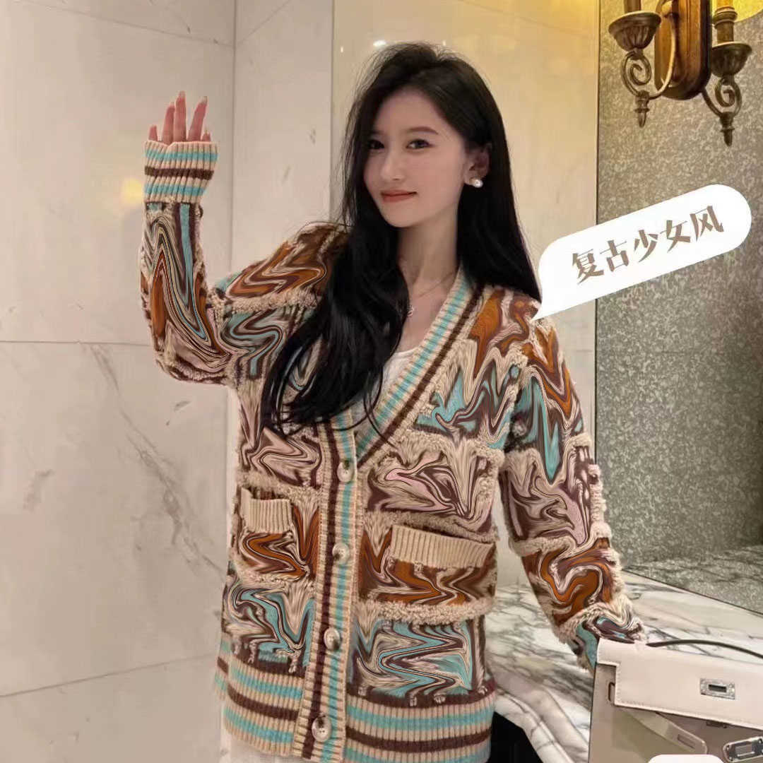 23ss Designer brand logo long-sleeve Jacquard High-neck Zipper Jacket Cardigan Women coat patchwork knit Printing womens Autumn Winter High-quality clothess, Round collar
23ss Designer brand logo long-sleeve Jacquard High-neck Zipper Jacket Cardigan Women coat patchwork knit Printing womens Autumn Winter High-quality clothess, Round collar