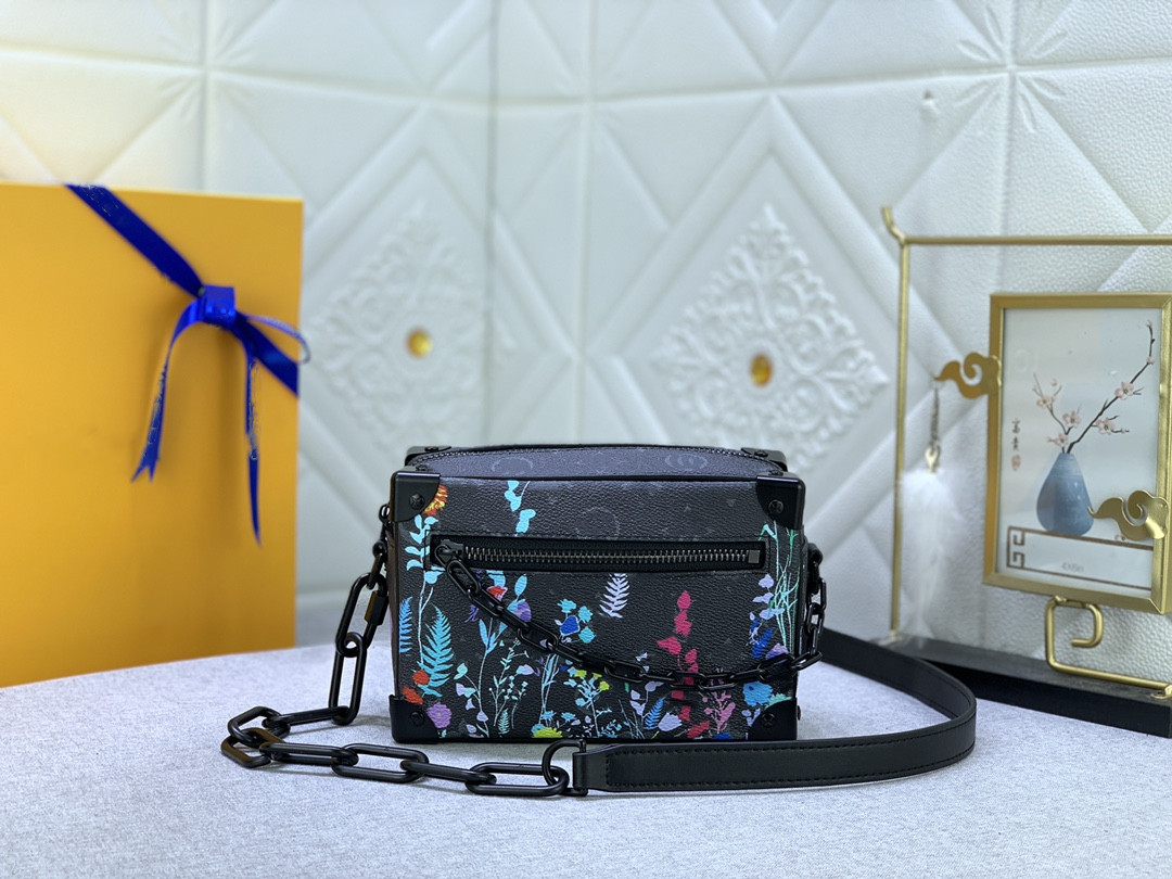 M44480 MINI SOFT TRUNK designer men women bag canvas embossed print genuine calf-leather Chain box cross-body shoulderbag purse handbag clutch M81219, #2
M44480 MINI SOFT TRUNK designer men women bag canvas embossed print genuine calf-leather Chain box cross-body shoulderbag purse handbag clutch M81219, #2