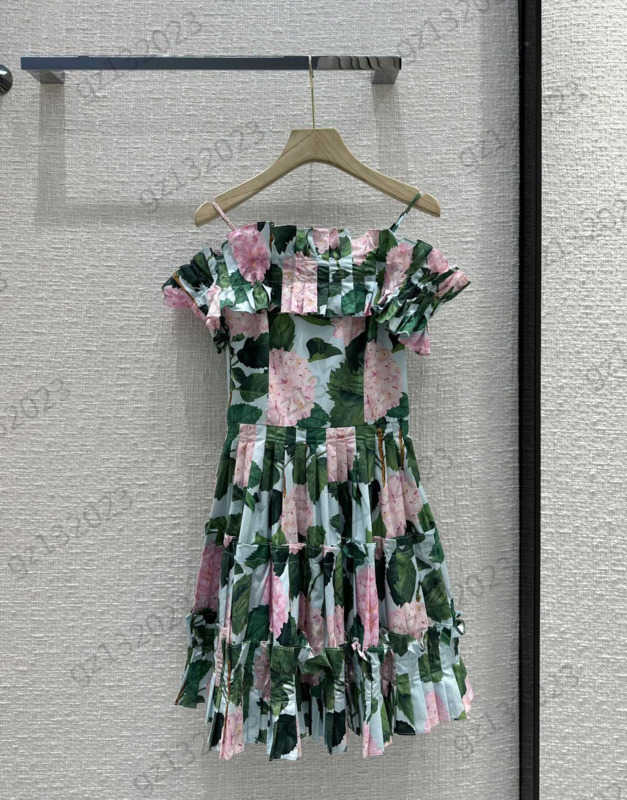 Designer Dress Contrast Colors Floral Print Bare Shoulder Fold Short Dresses Imported Fabric High Waist Design Suspender Pommel Maxiskit Womens Dress Summer 1970
Designer Dress Contrast Colors Floral Print Bare Shoulder Fold Short Dresses Imported Fabric High Waist Design Suspender Pommel Maxiskit Womens Dress Summer 1970