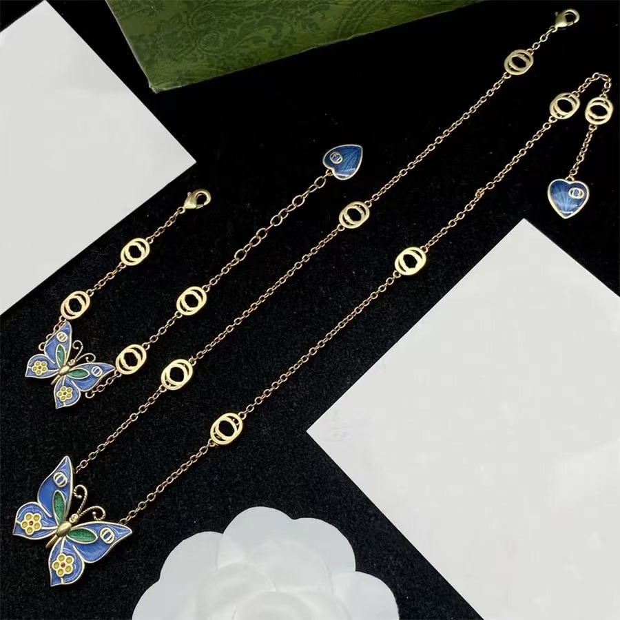 Designers Womens Pendant Necklaces G Letter Luxury Jewelry Mens Fashion Butterflys Bracelet Chain Wedding Formal Party Hoop Premium Jewelrys
Designers Womens Pendant Necklaces G Letter Luxury Jewelry Mens Fashion Butterflys Bracelet Chain Wedding Formal Party Hoop Premium Jewelrys