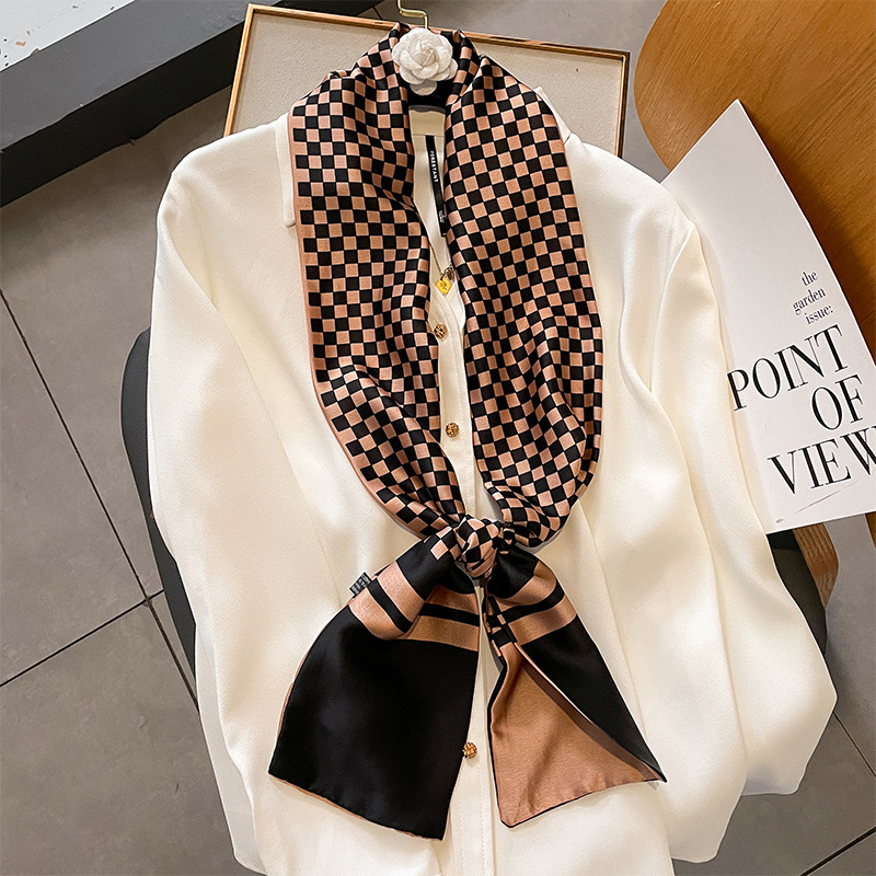 2023 Silk scarf small long scarves women's senior sense French chain carriage scarf with shirt ins headband bandana bag lacing 150x15cm
2023 Silk scarf small long scarves women's senior sense French chain carriage scarf with shirt ins headband bandana bag lacing 150x15cm