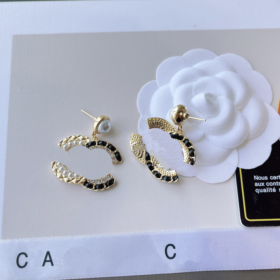 Charm Designer Earrings Luxury Earring Fashion Jewelry Girl Pearl Diamond Pattern Woven Earrings Famous Brand Accessories Wedding Party Gifts Box Package
Charm Designer Earrings Luxury Earring Fashion Jewelry Girl Pearl Diamond Pattern Woven Earrings Famous Brand Accessories Wedding Party Gifts Box Package