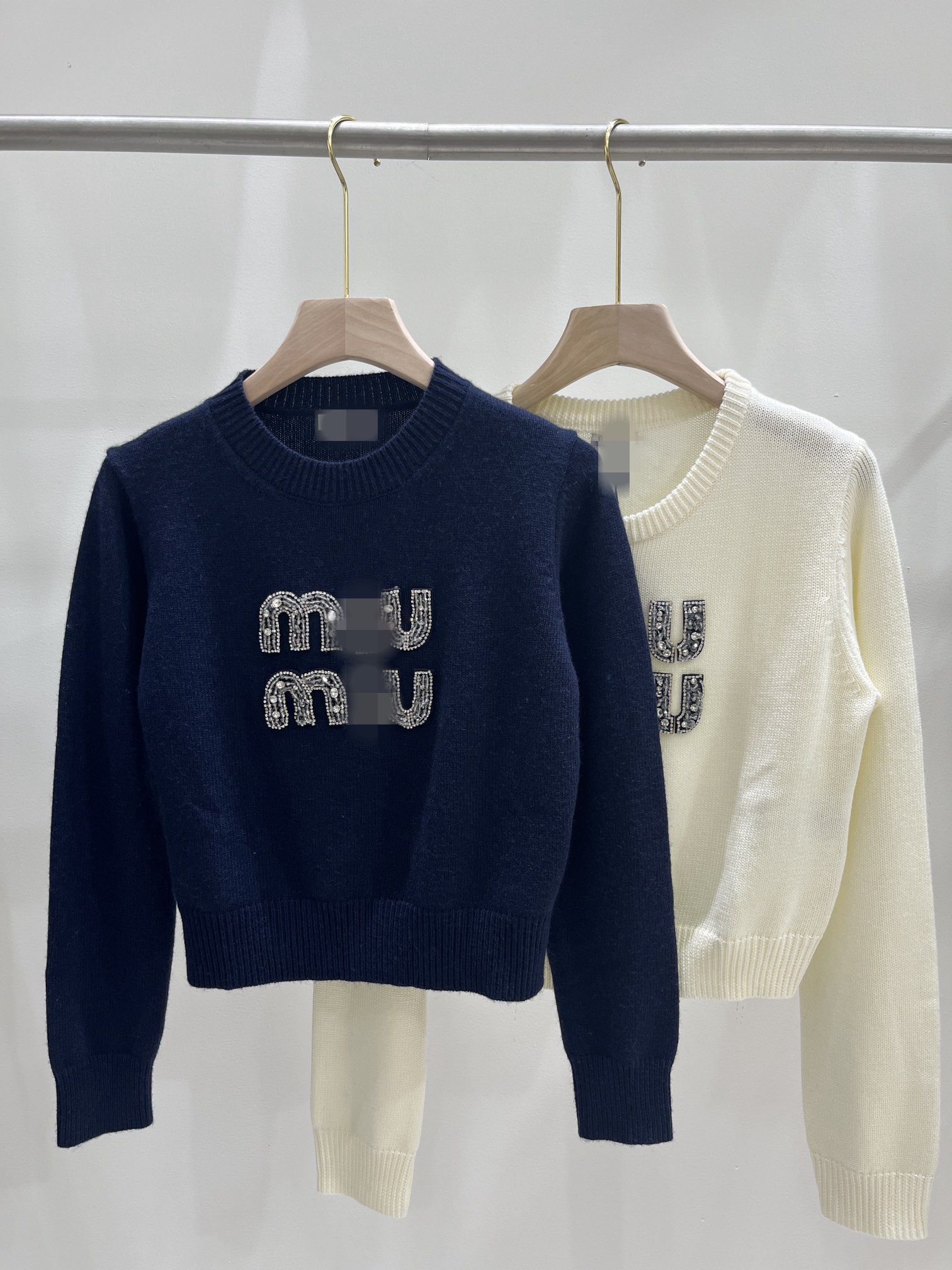 2023 Blue/White Letter Print Women's Pullover Brand Same Style Women's Sweaters DH48
2023 Blue/White Letter Print Women's Pullover Brand Same Style Women's Sweaters DH48