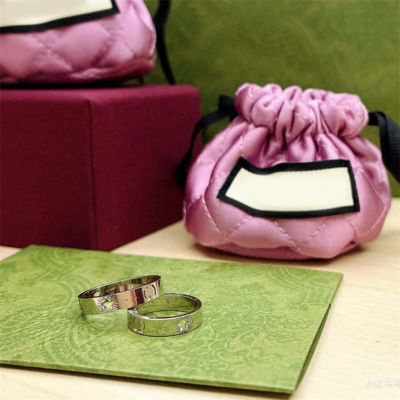 Stars luxury women mens ring creative letters valentine multisize silver color wedding band bague homme love jewlery couple designer plated gold rings E23
Stars luxury women mens ring creative letters valentine multisize silver color wedding band bague homme love jewlery couple designer plated gold rings E23