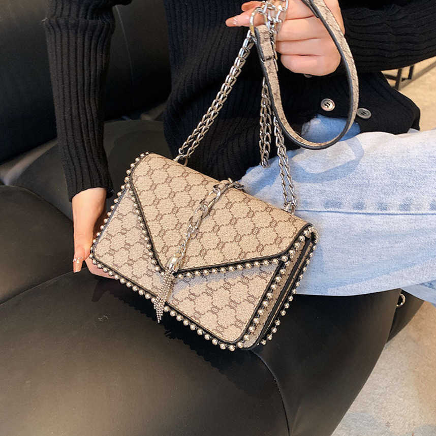 Fashion Design Women Shoulder Bags Women's shoulder messenger rivet chain small square bag Ladies Bag 56%off Discount Female Handbags Purse, White6
Fashion Design Women Shoulder Bags Women's shoulder messenger rivet chain small square bag Ladies Bag 56%off Discount Female Handbags Purse, White6