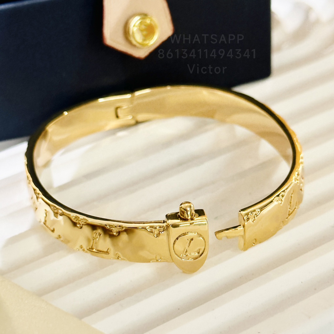 LW Gold bangle bracelets for women designer Gold plated 18K Couple bracelet highest counter quality classic style T0P quality gift for girlfriend 026
LW Gold bangle bracelets for women designer Gold plated 18K Couple bracelet highest counter quality classic style T0P quality gift for girlfriend 026