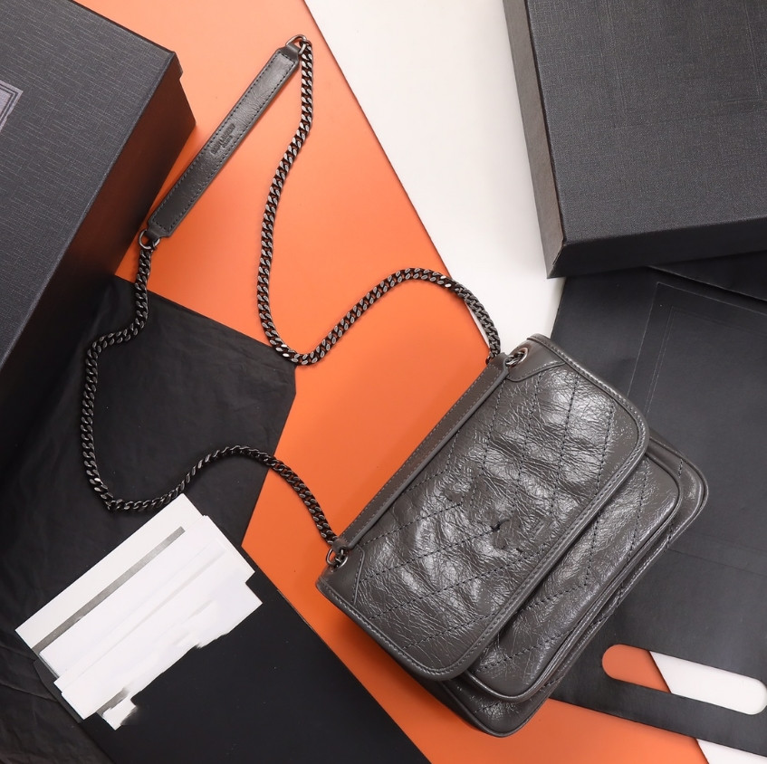 2023 10A quality Hand bag woman sheepskin crossbody fashion shoulder bags luxury chain Designer, White
2023 10A quality Hand bag woman sheepskin crossbody fashion shoulder bags luxury chain Designer, White