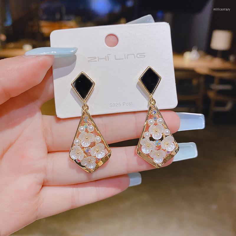 Dangle Earrings & Chandelier Silver Needle Korea Dongdaemun Diamond With Floral Geometric Design FemaleDangle Mill22
Dangle Earrings & Chandelier Silver Needle Korea Dongdaemun Diamond With Floral Geometric Design FemaleDangle Mill22
