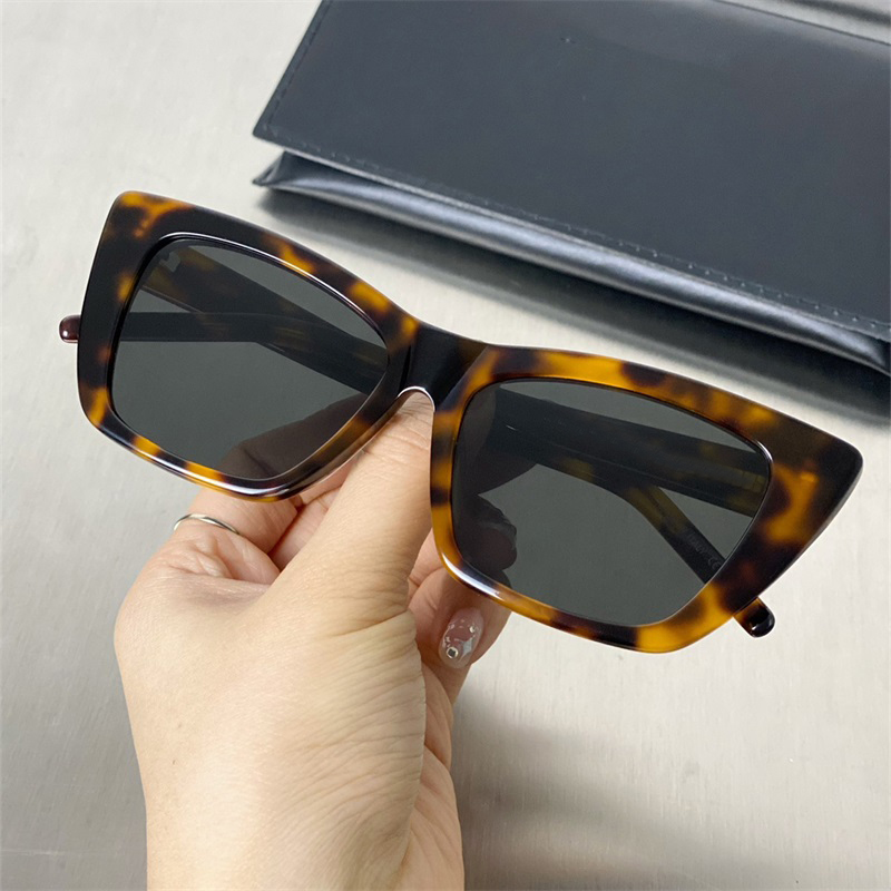 Fashion women sunglasses designers 276 Mica shield sunglass thick frame shades polarized occhiali da sole oversized multicolor mens luxury sun glasses high end
Fashion women sunglasses designers 276 Mica shield sunglass thick frame shades polarized occhiali da sole oversized multicolor mens luxury sun glasses high end