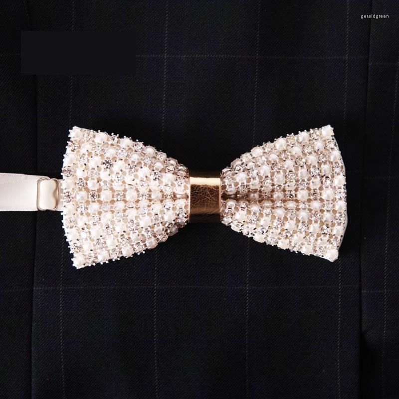 Bow Ties 2023 Men Noble Diamond Pearl Inlay Bowties Designers Brand Butterfly Shiny Romantic Wedding Tie
Bow Ties 2023 Men Noble Diamond Pearl Inlay Bowties Designers Brand Butterfly Shiny Romantic Wedding Tie