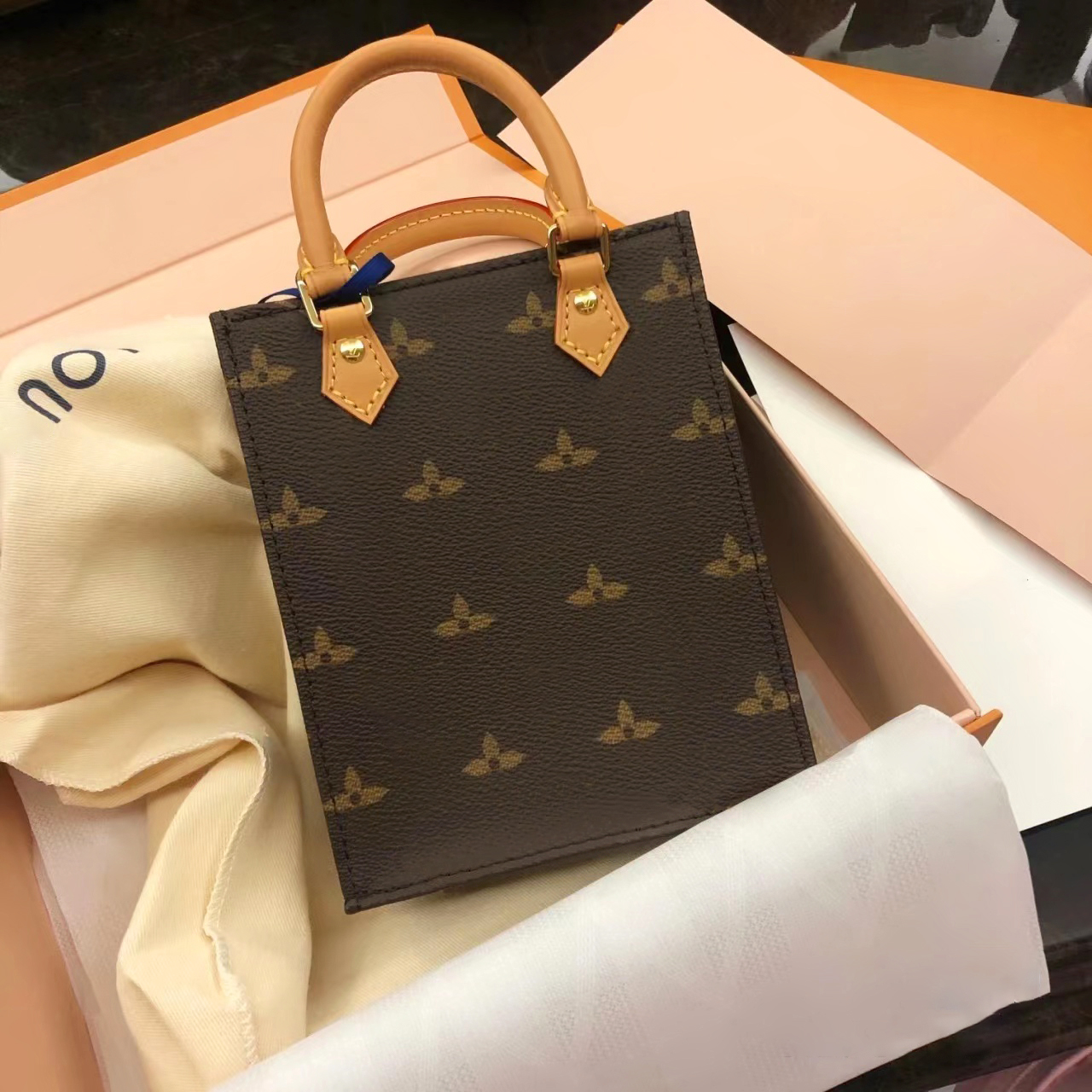famous Luxury Designer small totes Shoulder cross Body High quality women's men Clutch Bags Purse Genuine Leather PETIT SAC PLAT Handbags travel hobo Handbag M81295, Mon0gram
famous Luxury Designer small totes Shoulder cross Body High quality women's men Clutch Bags Purse Genuine Leather PETIT SAC PLAT Handbags travel hobo Handbag M81295, Mon0gram