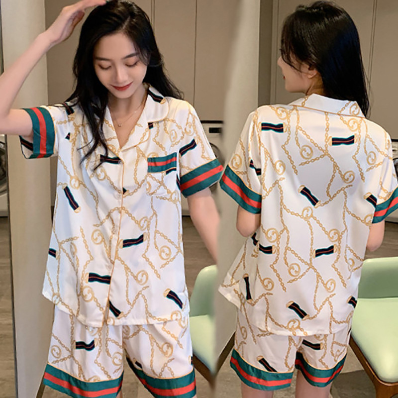 Women's sleepwear 2022 Spring New Designer brand Short sleeve shorts V-neck Women Pajamas Set Ice Silk Printed Fashion Pyjamas
Women's sleepwear 2022 Spring New Designer brand Short sleeve shorts V-neck Women Pajamas Set Ice Silk Printed Fashion Pyjamas