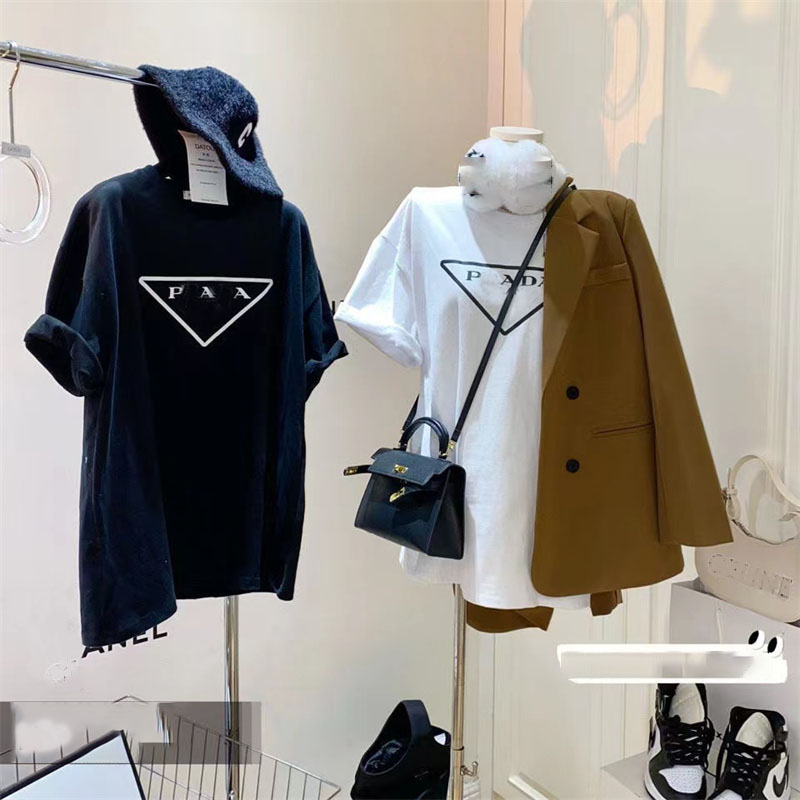 2023 Summer Women's Designer T Shirt high-quality Casual Man Womens Tees With Letters Print Short Sleeves Top Sell Luxury Men Hip Hop clothes, White
2023 Summer Women's Designer T Shirt high-quality Casual Man Womens Tees With Letters Print Short Sleeves Top Sell Luxury Men Hip Hop clothes, White