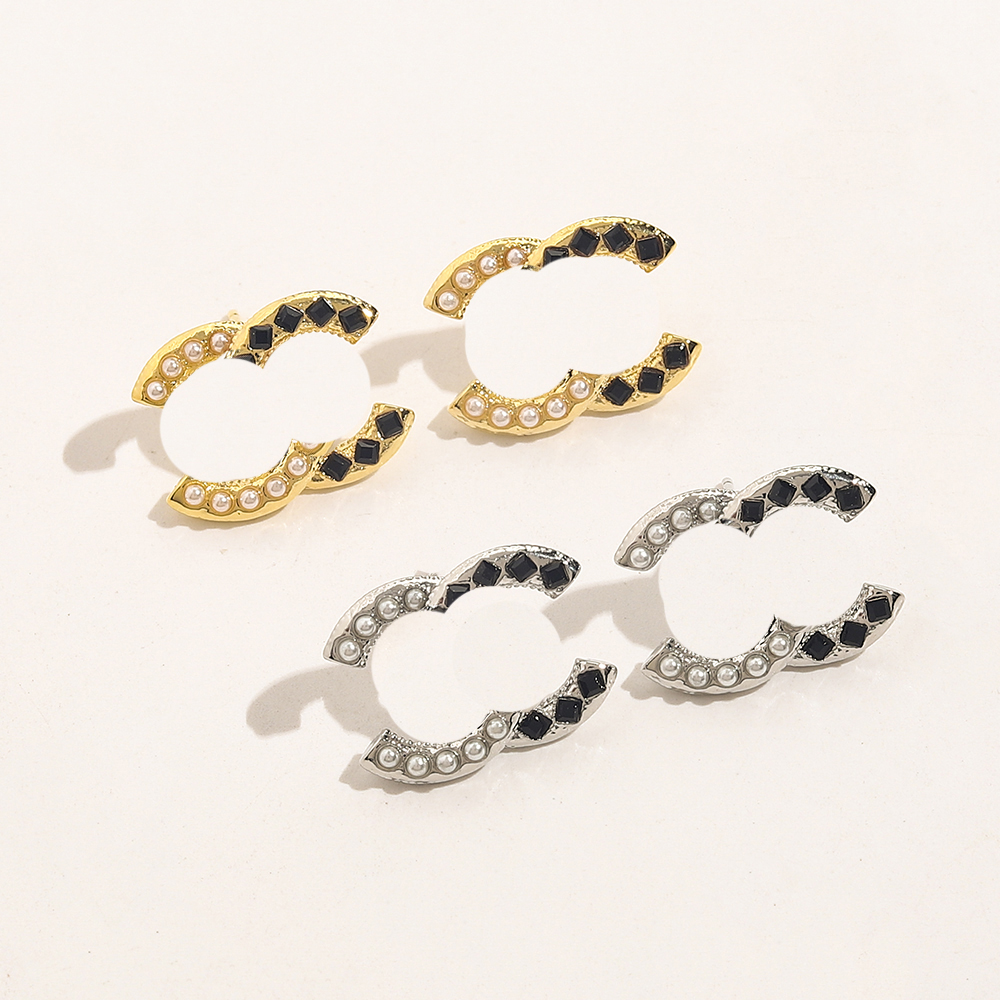 Charm Designer Earring Luxury Girl Earrings Real Gold Electroplated Band Earrings Fashion Jewelry 925 Silver Campus Couple Accessories Party Birthday
Charm Designer Earring Luxury Girl Earrings Real Gold Electroplated Band Earrings Fashion Jewelry 925 Silver Campus Couple Accessories Party Birthday
