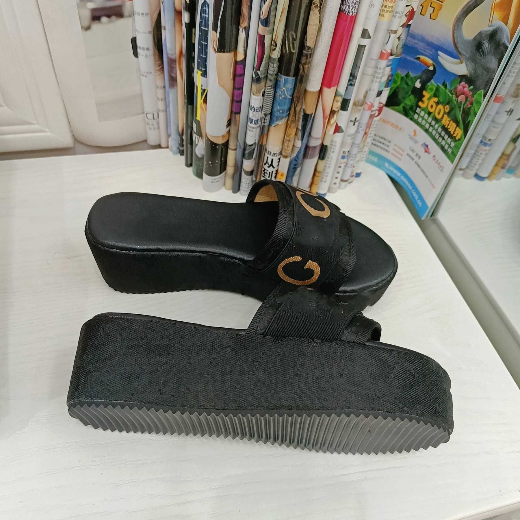 2023 Designer Slides Slippers Thick bottom Sandals Letter Embroidery mini double G Fashion lady Platform Wedges Sandal Beach High heel, Xy328-2black
2023 Designer Slides Slippers Thick bottom Sandals Letter Embroidery mini double G Fashion lady Platform Wedges Sandal Beach High heel, Xy328-2black