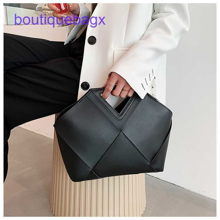 Bottegs Venets Point Bags online shop Korean high sense bag women's 2023 new small single shoulder messenger autumn portable woven, White4
Bottegs Venets Point Bags online shop Korean high sense bag women's 2023 new small single shoulder messenger autumn portable woven, White4