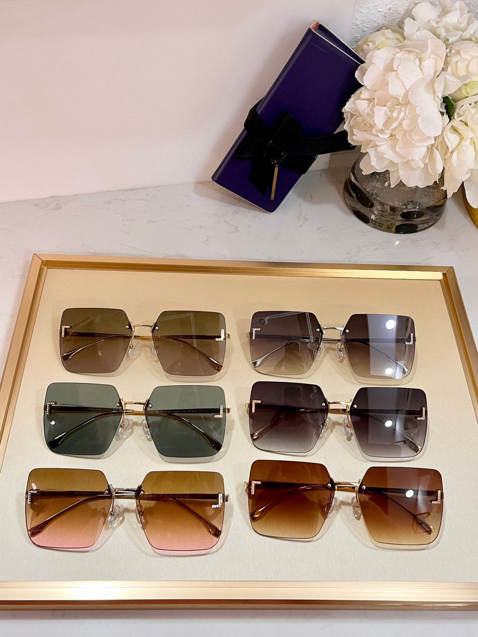 Men Sunglasses For Women Latest Selling Fashion Sun Glasses Mens Sunglass Gafas De Sol Glass UV400 Lens With Random Matching Box 4082
Men Sunglasses For Women Latest Selling Fashion Sun Glasses Mens Sunglass Gafas De Sol Glass UV400 Lens With Random Matching Box 4082