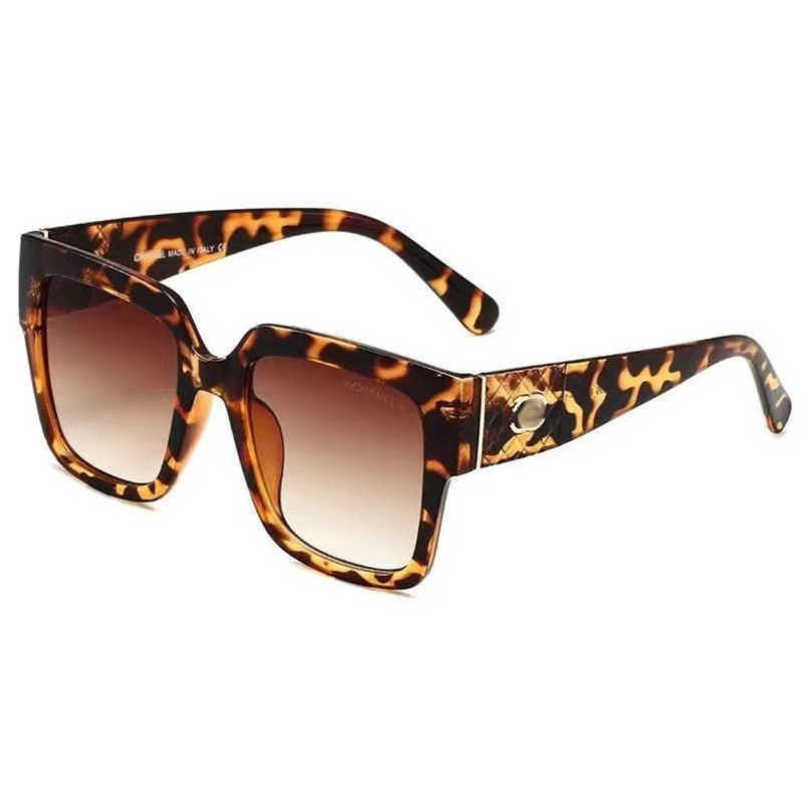 Classic Fashion Luxury Frames Sunglasses Brand Women Men Sunglass Designers Sun Glasses Counter Packing Box Beach Anti-blue Drive Travel Sunglasse Ep75
Classic Fashion Luxury Frames Sunglasses Brand Women Men Sunglass Designers Sun Glasses Counter Packing Box Beach Anti-blue Drive Travel Sunglasse Ep75