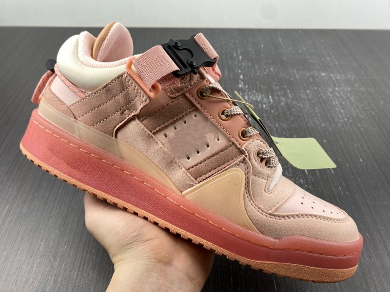 New Running Shoes Authentic Bad Bunny's Forum Buckle Low Easter Egg Casual Shoes Women Men Outdoor Lifestyle Running Sneakers With Original box
New Running Shoes Authentic Bad Bunny's Forum Buckle Low Easter Egg Casual Shoes Women Men Outdoor Lifestyle Running Sneakers With Original box