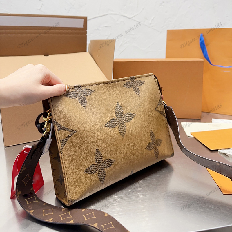 23SS Women Luxurys Designers Upscale Shouder Bags Handbag Genuine Leather Flower Totes Crossbody Ladies Handbags Square Small Box Case Pouch Purse 26CM, Brown
23SS Women Luxurys Designers Upscale Shouder Bags Handbag Genuine Leather Flower Totes Crossbody Ladies Handbags Square Small Box Case Pouch Purse 26CM, Brown