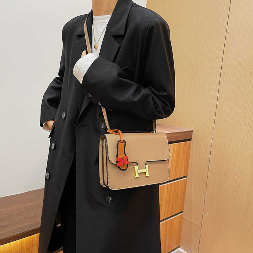 women's Female One Shoulder Crossbody Simple High Texture H-button Bag one-shoulder simple messenger handbag purse, White11
women's Female One Shoulder Crossbody Simple High Texture H-button Bag one-shoulder simple messenger handbag purse, White11