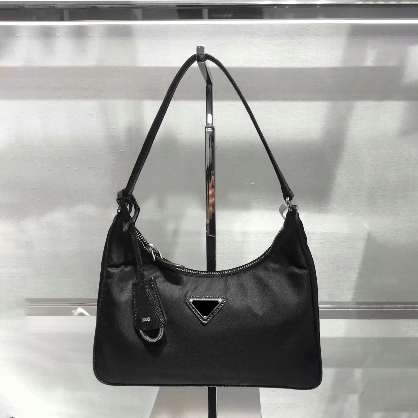 Re-edition 2005-2000 Handbags Underarm leather Shoulder bags Womens Crossbody bag men messenger Nylon cleo hobo travel tote lady purse wholesale Top quality Handbag, 1-sky blue
Re-edition 2005-2000 Handbags Underarm leather Shoulder bags Womens Crossbody bag men messenger Nylon cleo hobo travel tote lady purse wholesale Top quality Handbag, 1-sky blue