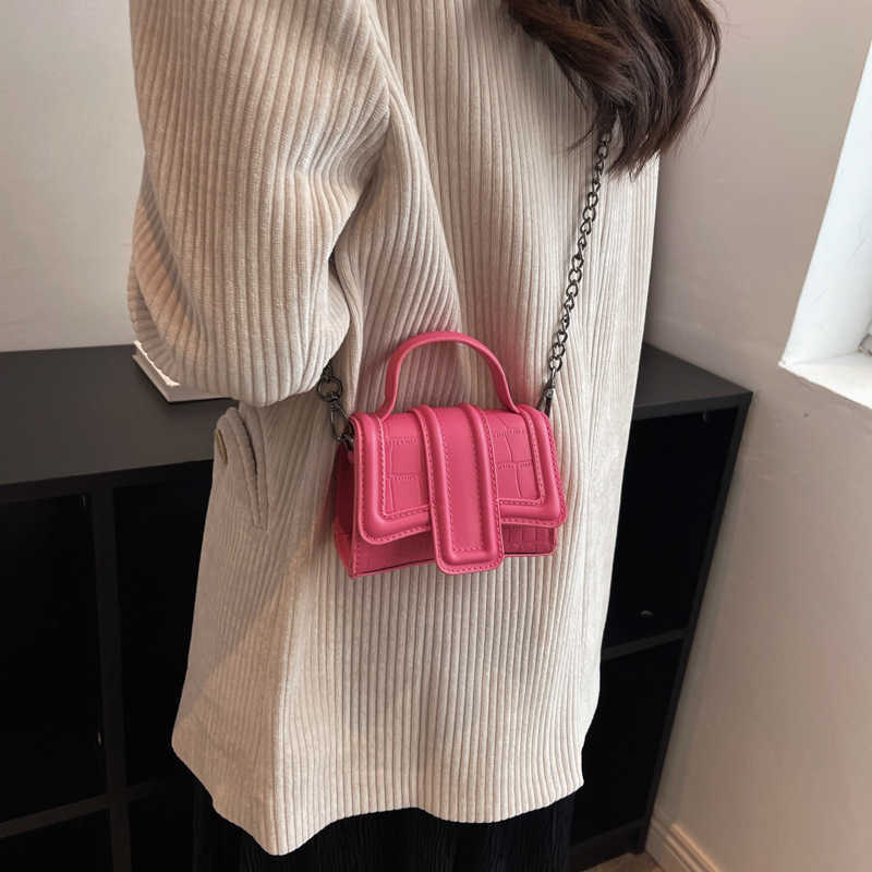 Western-style mini chain one-shoulder 2023 new small cross-body portable stone camera bag, Black10
Western-style mini chain one-shoulder 2023 new small cross-body portable stone camera bag, Black10