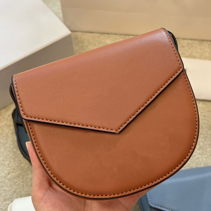 Bags Fashion mini bag female new summer luxury triumphal arch saddle 2023 single shoulder oblique span small square
Bags Fashion mini bag female new summer luxury triumphal arch saddle 2023 single shoulder oblique span small square
