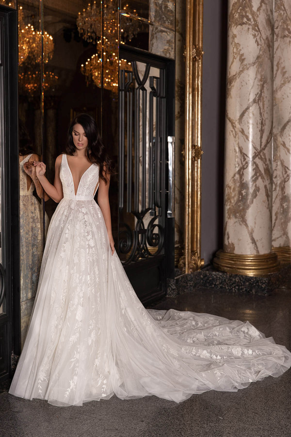 Glamorous A-line Wedding Dresses Deep V-neck Whole Body Applicants Sleeveless Backless Zipper Chapel Gown Custom Made Plus Size Bridal Dress Vestidos 