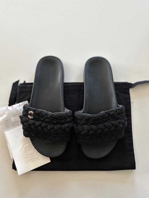 Slippers Ladies Luxury Designer pearls braided Sandals Summer Flats Fashion Beach Shoes Metal C Buckle Letter Slippers 35-40, Chzz213 black
Slippers Ladies Luxury Designer pearls braided Sandals Summer Flats Fashion Beach Shoes Metal C Buckle Letter Slippers 35-40, Chzz213 black