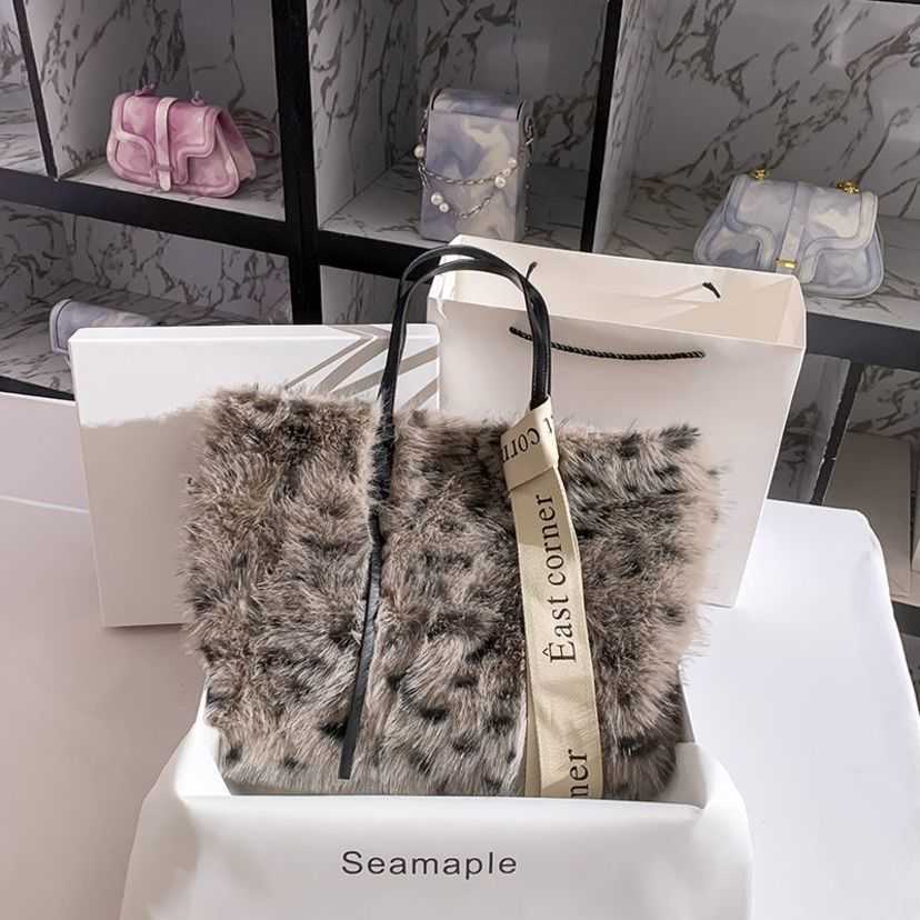 High Quality Design Bags Bag red single-shoulder underarm for women's high hand large capacity Tote bag 49%off Factory Handbag Purse for Women, C1
High Quality Design Bags Bag red single-shoulder underarm for women's high hand large capacity Tote bag 49%off Factory Handbag Purse for Women, C1