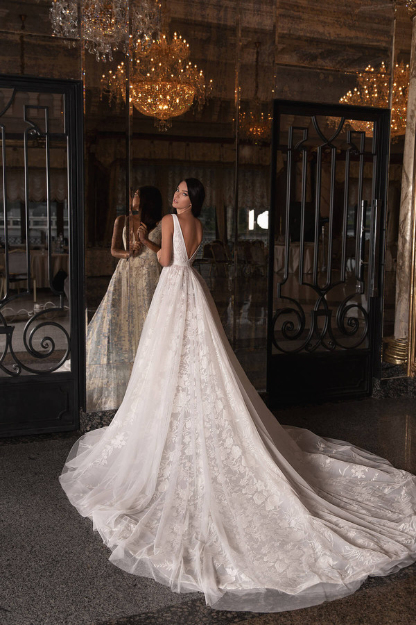 Glamorous A-line Wedding Dresses Deep V-neck Whole Body Applicants Sleeveless Backless Zipper Chapel Gown Custom Made Plus Size Bridal Dress Vestidos 