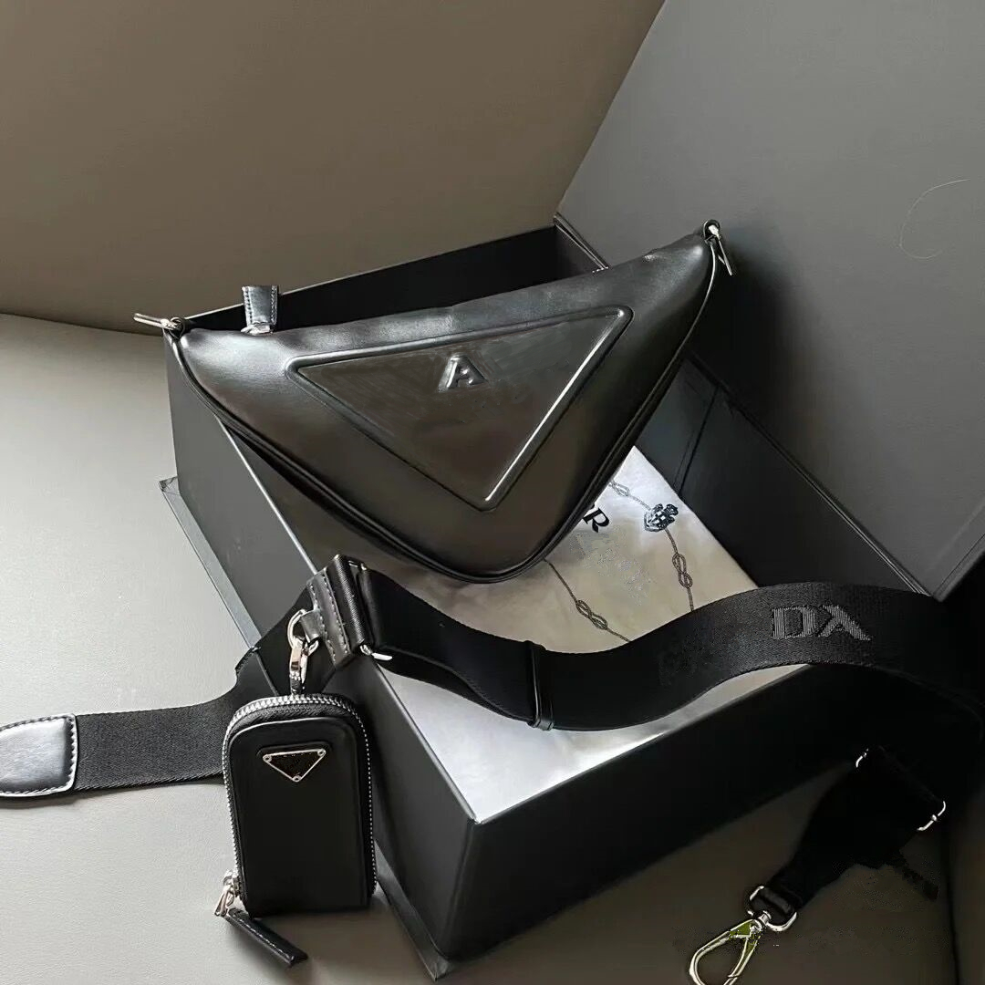 Designer Shoulder Bags Leather Triangle Pure color Purse Unisex style Two-in-one messenger Bags High-quality soft leather pocket with wallet wide strap, Black
Designer Shoulder Bags Leather Triangle Pure color Purse Unisex style Two-in-one messenger Bags High-quality soft leather pocket with wallet wide strap, Black