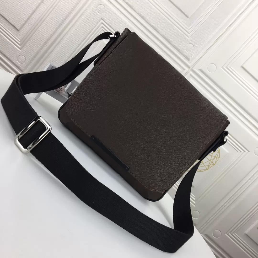 CC New Flap Mens Shoulder Bags genuine leather Designers Messenger Bag Famous Trip Postman Classic Handbag Briefcase Crossbody high quality District Wallet 41213, 1#
CC New Flap Mens Shoulder Bags genuine leather Designers Messenger Bag Famous Trip Postman Classic Handbag Briefcase Crossbody high quality District Wallet 41213, 1#