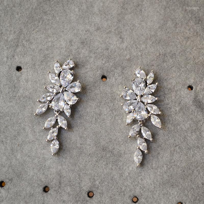 Dangle Earrings European And American Trendy Brass Bright Flowers Shining Zircon Long Section 925 Silver Needle Women
Dangle Earrings European And American Trendy Brass Bright Flowers Shining Zircon Long Section 925 Silver Needle Women