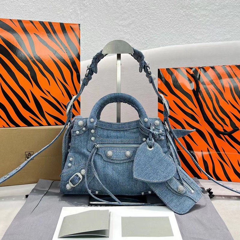 9A Designer Bag Neo Cagole Motorcycle Women Lady Handbags Straps diamond Shoulder mini style crossbody Purse Genuine lambskin Leather crocodile High-end Higest, Carton
9A Designer Bag Neo Cagole Motorcycle Women Lady Handbags Straps diamond Shoulder mini style crossbody Purse Genuine lambskin Leather crocodile High-end Higest, Carton