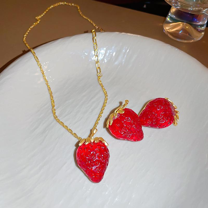 Pendant Necklaces Minar Autumn Winter Red Resin Strawberry For Women Gold Color Copper Link Chain Choker Necklace Birthday Gift
Pendant Necklaces Minar Autumn Winter Red Resin Strawberry For Women Gold Color Copper Link Chain Choker Necklace Birthday Gift