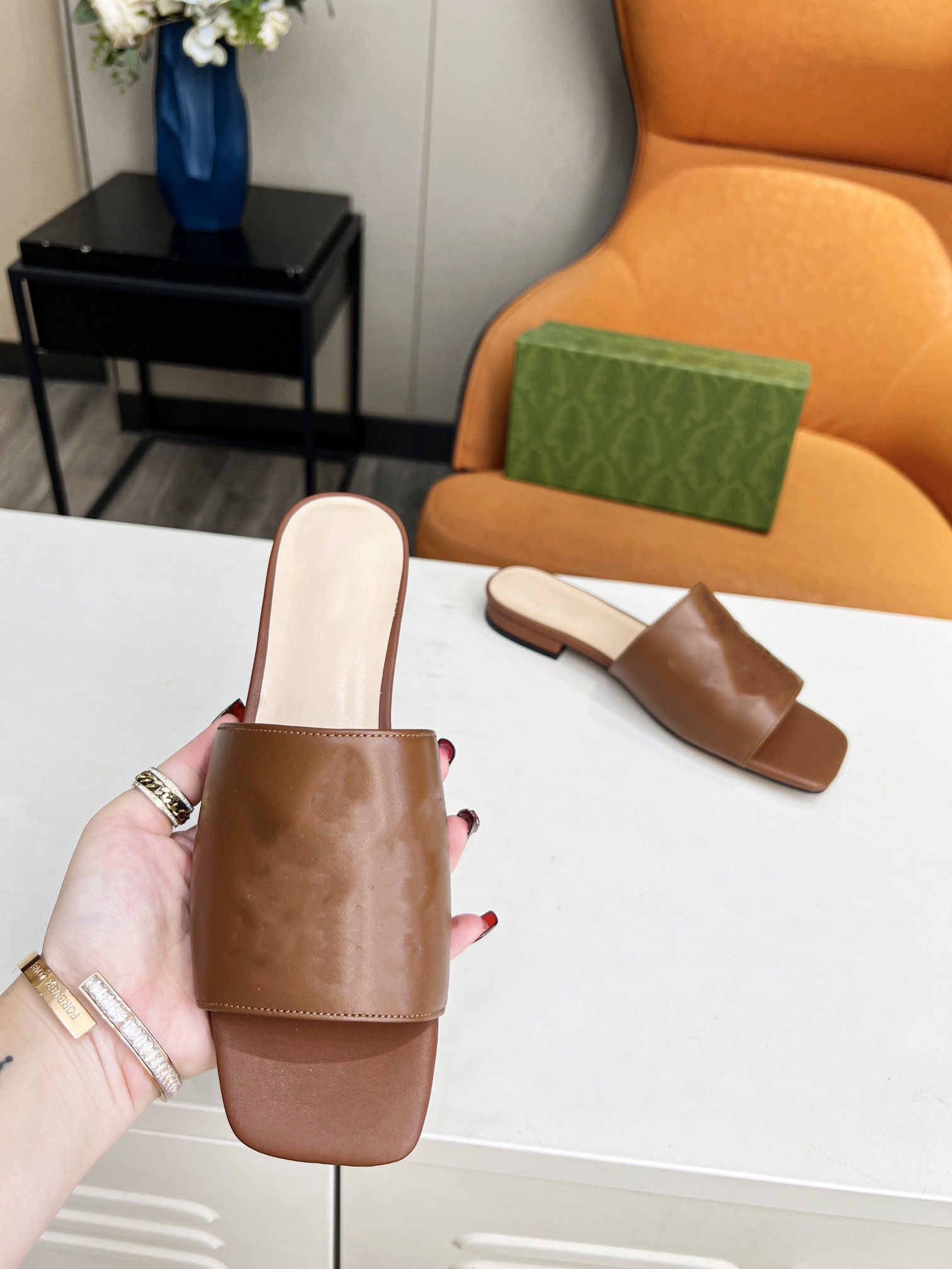 2023 Dress Shoes fashion designer plaid woven leather slippers high-heeled square shoes one-word sandals half drag1111, Red
2023 Dress Shoes fashion designer plaid woven leather slippers high-heeled square shoes one-word sandals half drag1111, Red