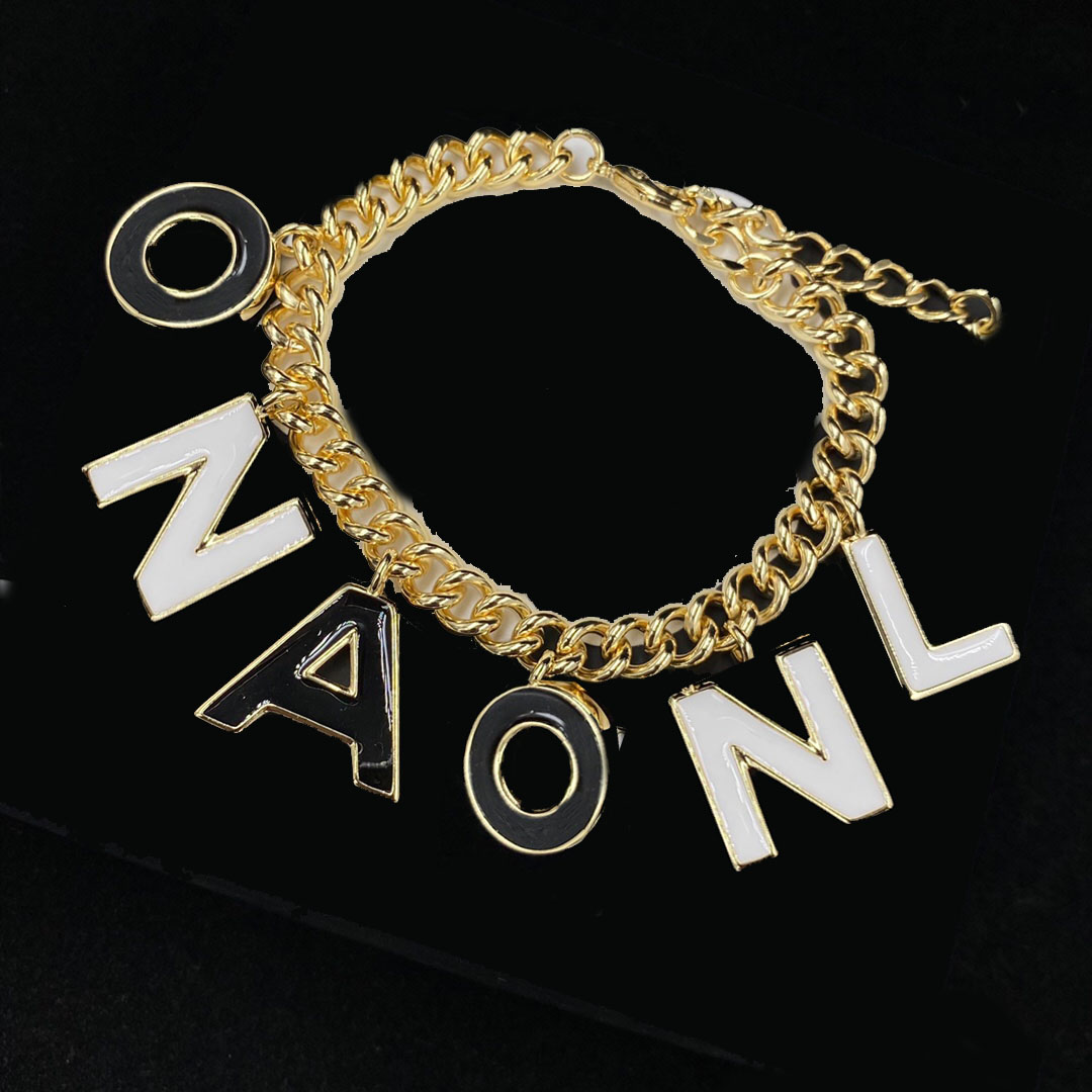 Hot designer Fashion Bracelets for lady Women Party earring New Wedding Lovers gift engagement Jewelry for Bride with box
Hot designer Fashion Bracelets for lady Women Party earring New Wedding Lovers gift engagement Jewelry for Bride with box