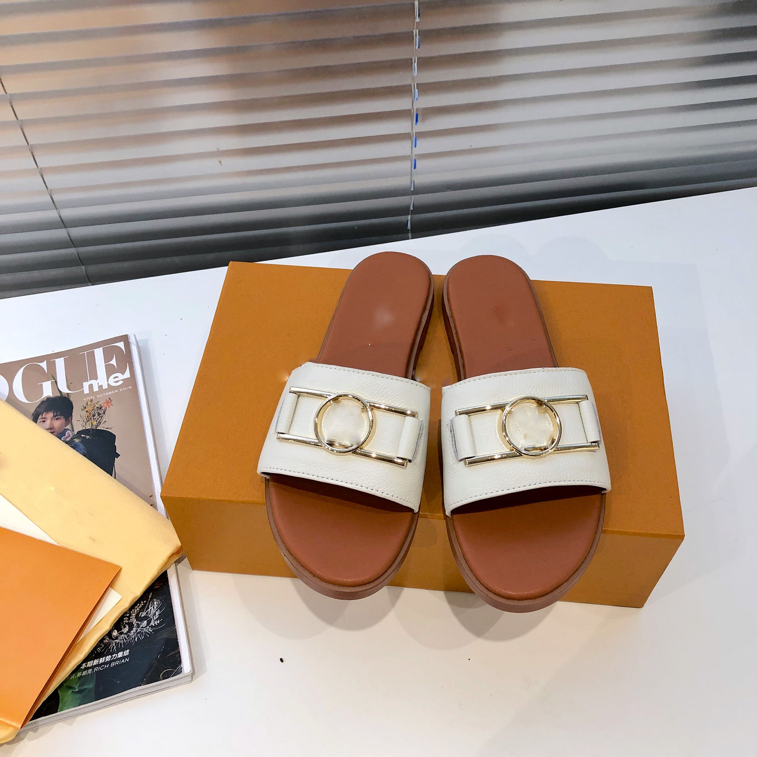 2023 Woman Sandals quality Stylish Slippers leather Fashion Classics Sandal Women Slipper Flat shoes Slide flip flops for women summer ladies lightweight, Beige
2023 Woman Sandals quality Stylish Slippers leather Fashion Classics Sandal Women Slipper Flat shoes Slide flip flops for women summer ladies lightweight, Beige