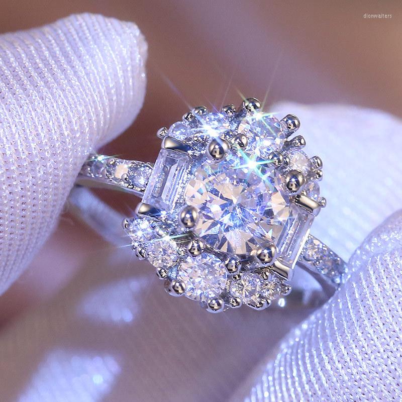 Wedding Rings Loredana For Woman Gorgeous Claw Set Craft Transparent Romantic White Zircon Ring Lover's Gift
Wedding Rings Loredana For Woman Gorgeous Claw Set Craft Transparent Romantic White Zircon Ring Lover's Gift
