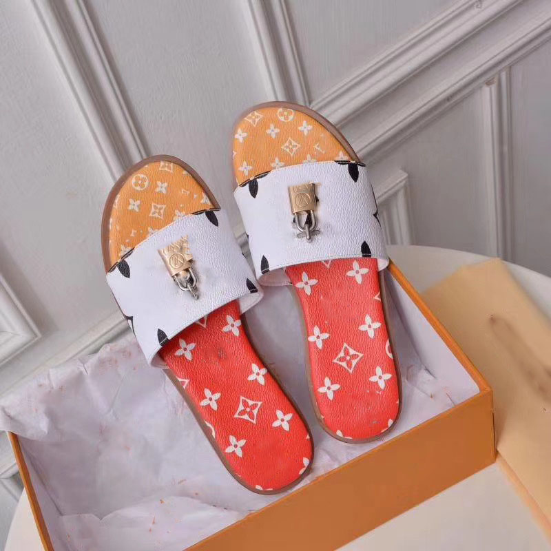 Beach slippers Classic Flat heel Summer Lazy Designer Metal Cartoon Big Head flops leather lady Slides women shoes Hotel Bath Ladies sexy Sandals Large size 35-41-42, Beige
Beach slippers Classic Flat heel Summer Lazy Designer Metal Cartoon Big Head flops leather lady Slides women shoes Hotel Bath Ladies sexy Sandals Large size 35-41-42, Beige