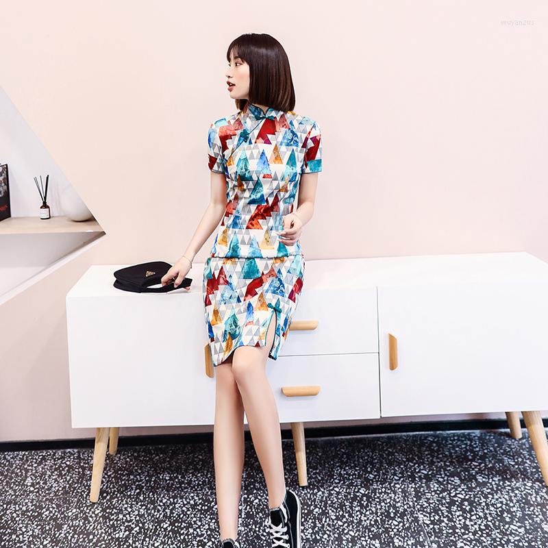 Ethnic Clothing Chinese Qipao Classic Women Modified Colored Triangle Mid-Length Elegant Collar Cheongsam Style Split-Cheeked Four-Sided
Ethnic Clothing Chinese Qipao Classic Women Modified Colored Triangle Mid-Length Elegant Collar Cheongsam Style Split-Cheeked Four-Sided