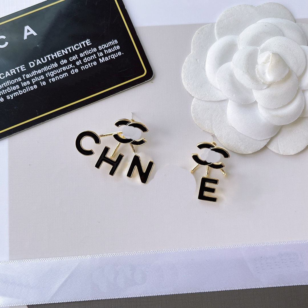 Popular Designer Earrings Fashion Jewelry Charm Women's Earring Luxury Black Oil Drop Letter Earrings Designed For Girls Premium Accessories Couple Family
Popular Designer Earrings Fashion Jewelry Charm Women's Earring Luxury Black Oil Drop Letter Earrings Designed For Girls Premium Accessories Couple Family