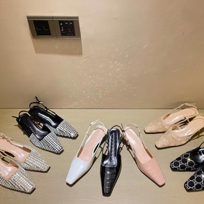 2023Summer Slippers Small heel shoes rhinestone sequin evening shoes wedding party woman color elastic luxury high heels designer class fashion size 35-41
2023Summer Slippers Small heel shoes rhinestone sequin evening shoes wedding party woman color elastic luxury high heels designer class fashion size 35-41