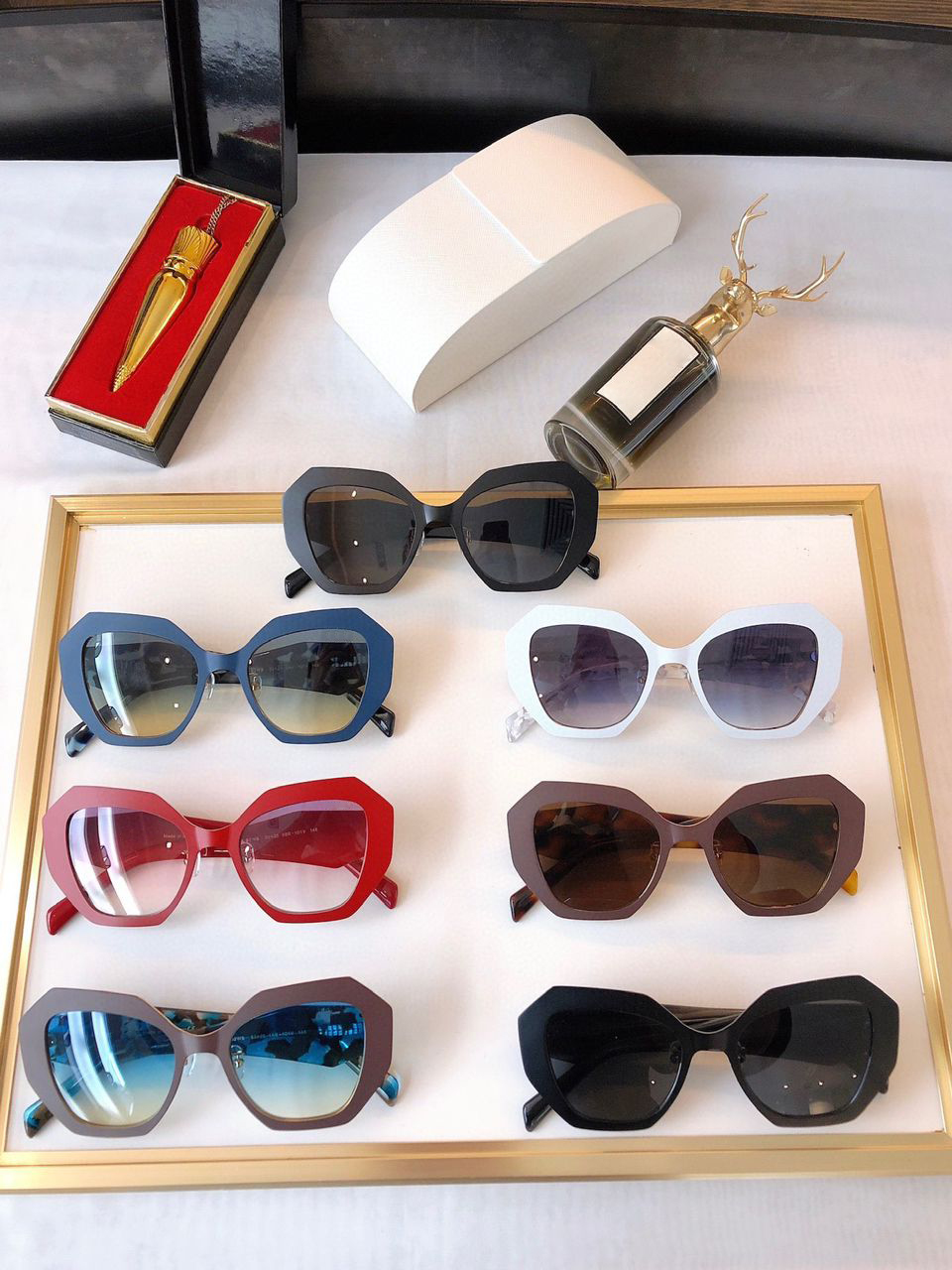 Men Sunglasses For Women Latest Selling Fashion Sun Glasses Mens Sunglass Gafas De Sol Glass UV400 Lens With Random Matching Box 92WS
Men Sunglasses For Women Latest Selling Fashion Sun Glasses Mens Sunglass Gafas De Sol Glass UV400 Lens With Random Matching Box 92WS