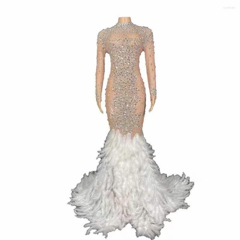 Stage Wear Nude Shining Crystal Sparkly Rhinestones Long Sleeve Women Sexy White Feather Dress Wedding Evening Costume
Stage Wear Nude Shining Crystal Sparkly Rhinestones Long Sleeve Women Sexy White Feather Dress Wedding Evening Costume