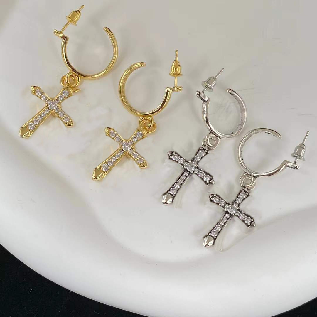 NEW designer earrings Fashion hip hop earrings for lady Women Party earring New Wedding Lovers gift engagement Jewelry for Bride
NEW designer earrings Fashion hip hop earrings for lady Women Party earring New Wedding Lovers gift engagement Jewelry for Bride