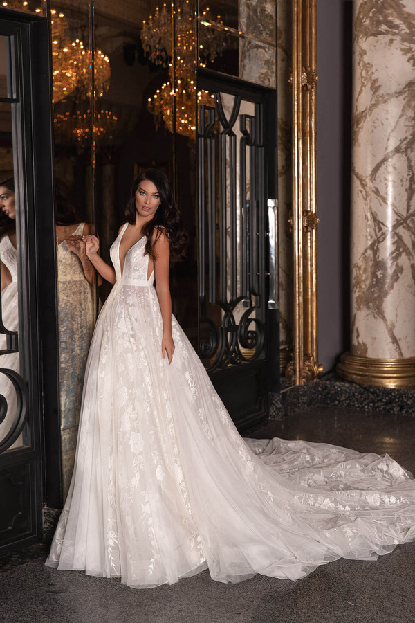 Glamorous A-line Wedding Dresses Deep V-neck Whole Body Applicants Sleeveless Backless Zipper Chapel Gown Custom Made Plus Size Bridal Dress Vestidos 